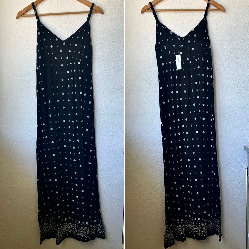 2/$20 Old Navy Black/Beige Petite Floral MaxiDress